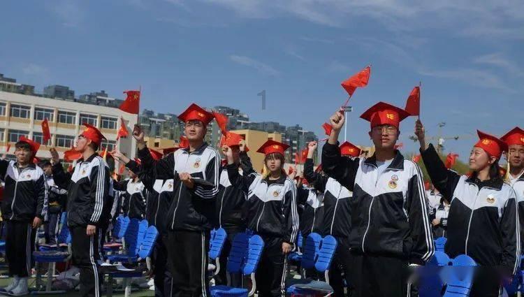 车管所周末上班吗