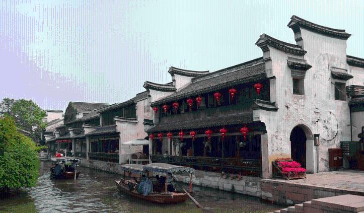“我要去两路看我女儿!”七旬老人车流中穿行 骁骑队员爱心护送